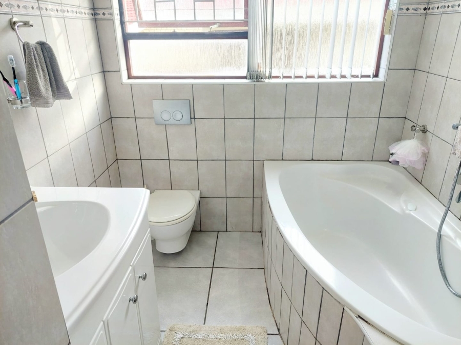 3 Bedroom Property for Sale in Heiderand Western Cape